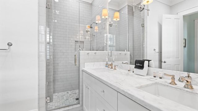 2614 E Seaside Drive, Galveston, TX 77550