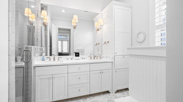 2614 E Seaside Drive, Galveston, TX 77550