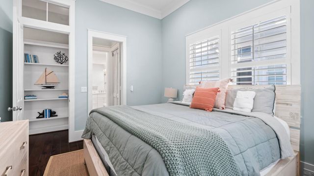 2614 E Seaside Drive, Galveston, TX 77550