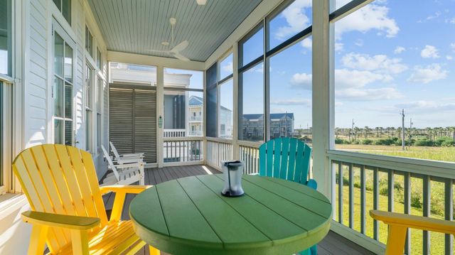 2614 E Seaside Drive, Galveston, TX 77550