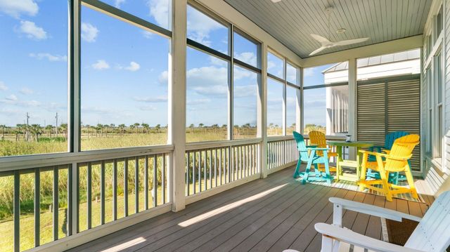 2614 E Seaside Drive, Galveston, TX 77550