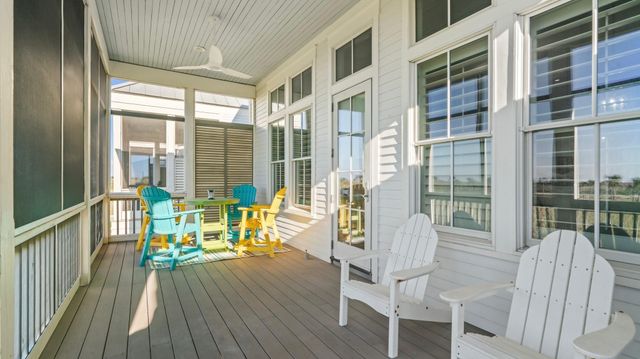 2614 E Seaside Drive, Galveston, TX 77550