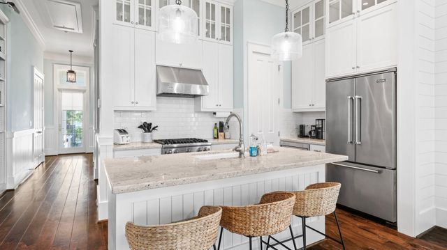 2614 E Seaside Drive, Galveston, TX 77550