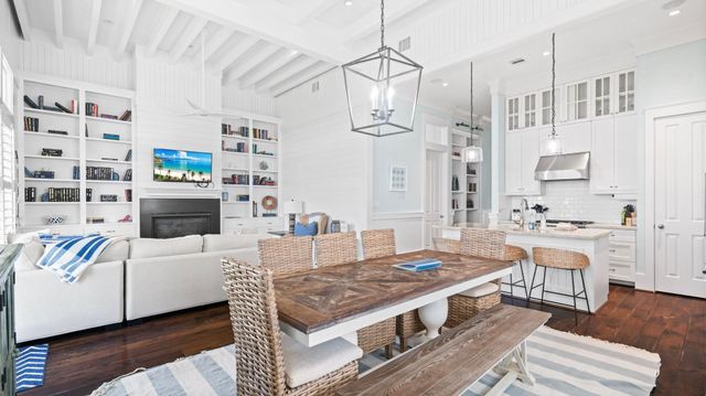2614 E Seaside Drive, Galveston, TX 77550