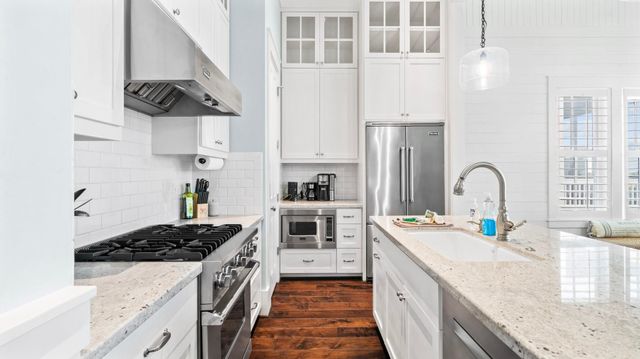 2614 E Seaside Drive, Galveston, TX 77550
