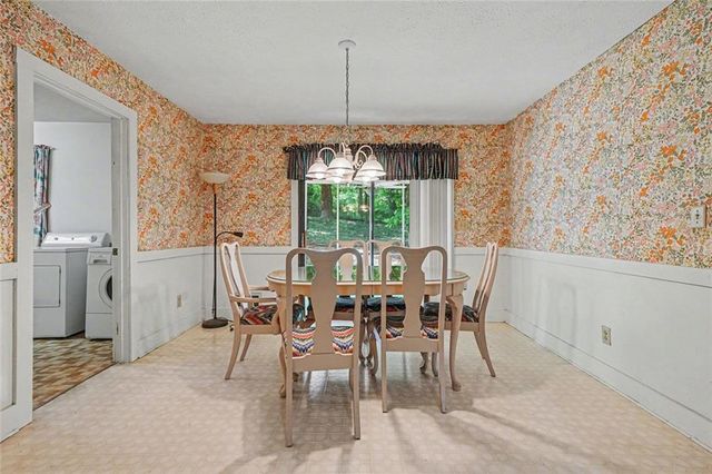 3642 Rainbow Circle SW, Snellville, GA 30039