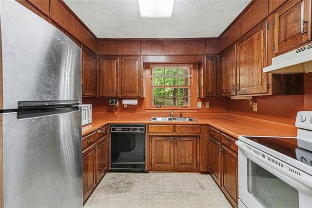 3642 Rainbow Circle SW, Snellville, GA 30039