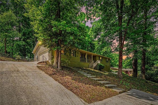 3642 Rainbow Circle SW, Snellville, GA 30039