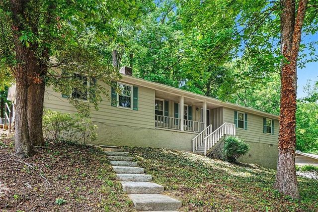 3642 Rainbow Circle SW, Snellville, GA 30039