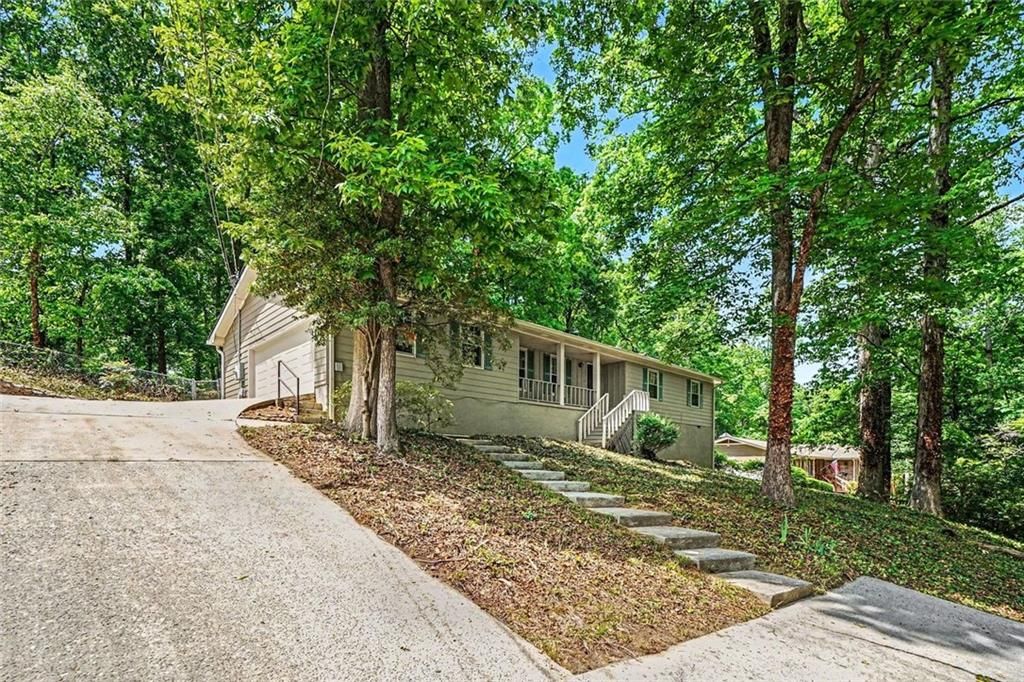 3642 Rainbow Circle SW, Snellville, GA 30039