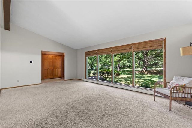 S23W26167 Canterbury LANE, Waukesha, WI 53188