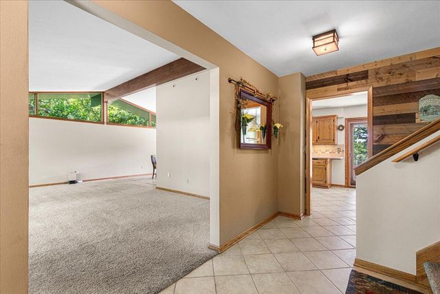 S23W26167 Canterbury LANE, Waukesha, WI 53188