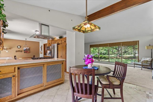 S23W26167 Canterbury LANE, Waukesha, WI 53188
