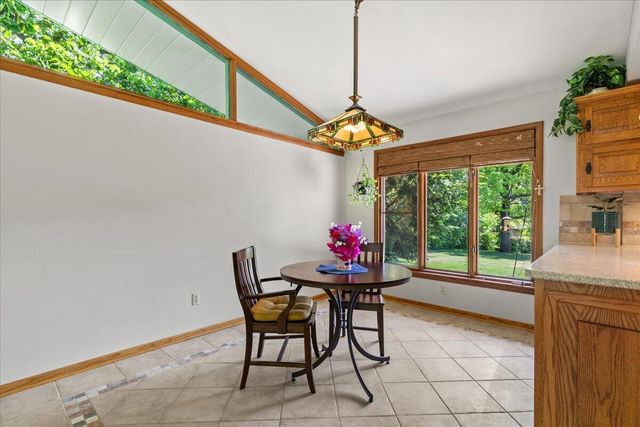 S23W26167 Canterbury LANE, Waukesha, WI 53188