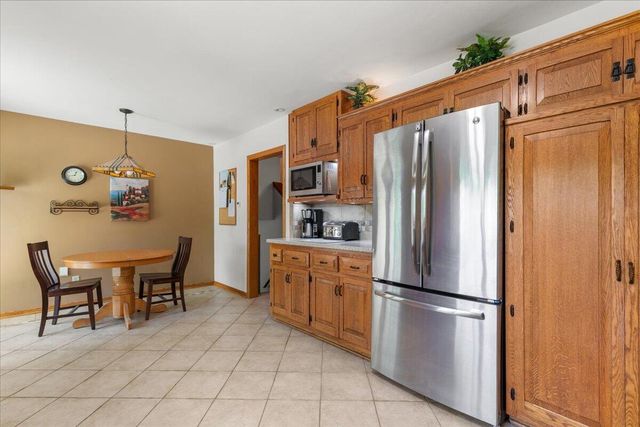 S23W26167 Canterbury LANE, Waukesha, WI 53188