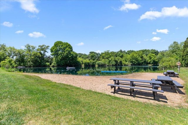 S23W26167 Canterbury LANE, Waukesha, WI 53188