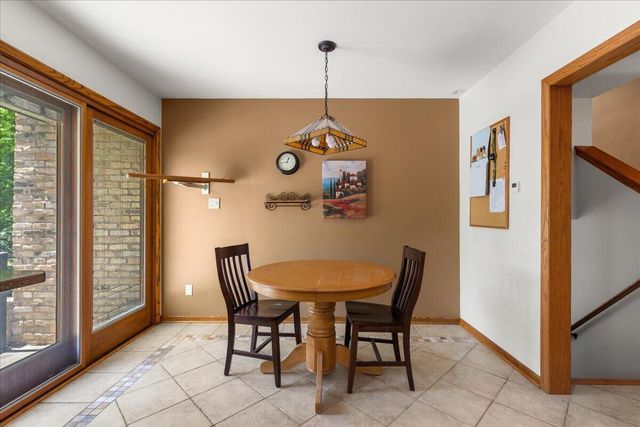 S23W26167 Canterbury LANE, Waukesha, WI 53188