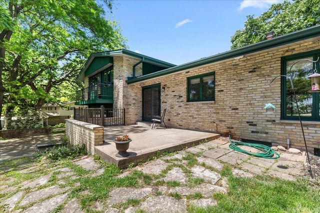 S23W26167 Canterbury LANE, Waukesha, WI 53188