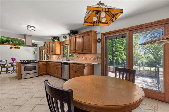 S23W26167 Canterbury LANE, Waukesha, WI 53188