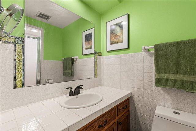 S23W26167 Canterbury LANE, Waukesha, WI 53188