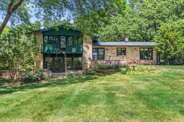 S23W26167 Canterbury LANE, Waukesha, WI 53188