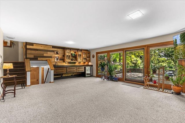 S23W26167 Canterbury LANE, Waukesha, WI 53188