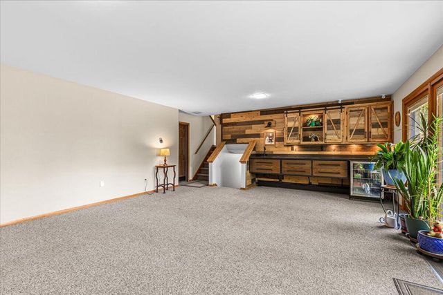 S23W26167 Canterbury LANE, Waukesha, WI 53188