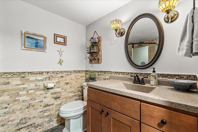 S23W26167 Canterbury LANE, Waukesha, WI 53188