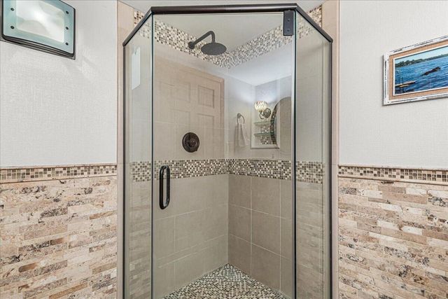 S23W26167 Canterbury LANE, Waukesha, WI 53188