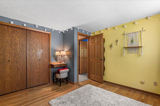 S23W26167 Canterbury LANE, Waukesha, WI 53188