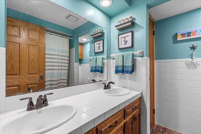S23W26167 Canterbury LANE, Waukesha, WI 53188