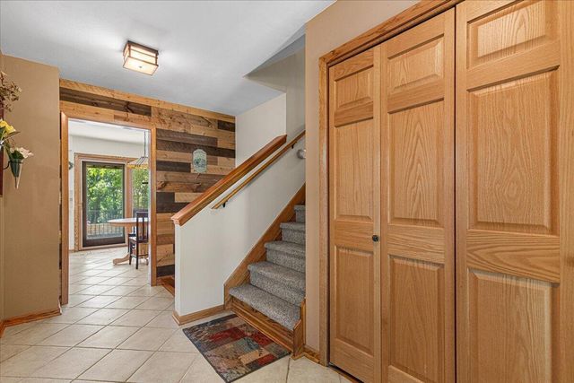 S23W26167 Canterbury LANE, Waukesha, WI 53188