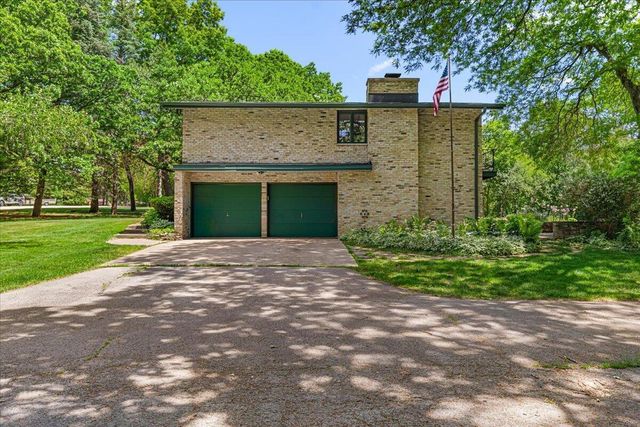 S23W26167 Canterbury LANE, Waukesha, WI 53188