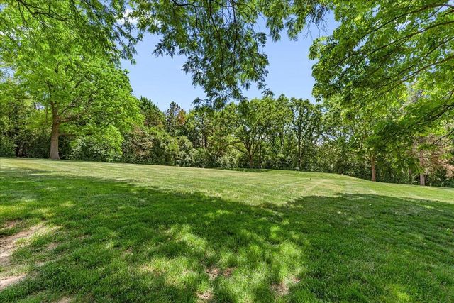 S23W26167 Canterbury LANE, Waukesha, WI 53188