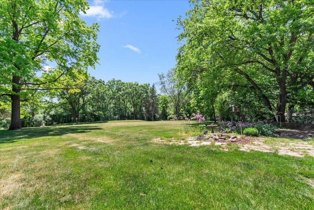 S23W26167 Canterbury LANE, Waukesha, WI 53188