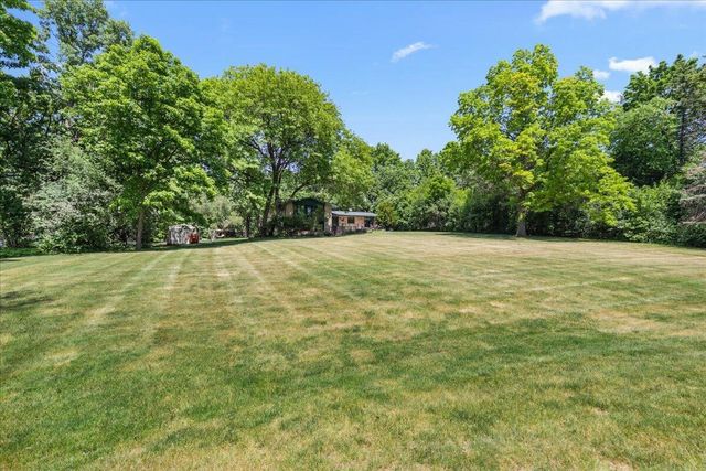 S23W26167 Canterbury LANE, Waukesha, WI 53188