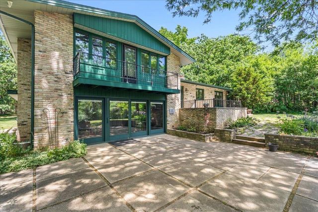S23W26167 Canterbury LANE, Waukesha, WI 53188