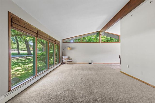S23W26167 Canterbury LANE, Waukesha, WI 53188