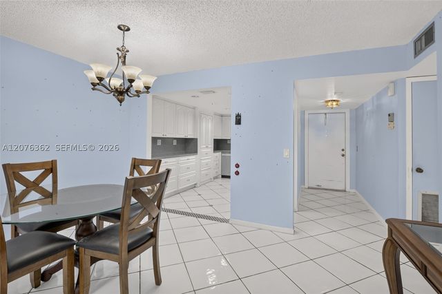 9721 Sunrise Lakes Blvd 102, Sunrise, FL 33322
