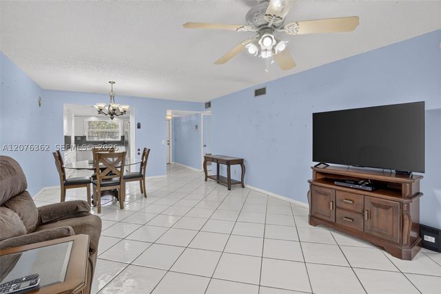 9721 Sunrise Lakes Blvd 102, Sunrise, FL 33322