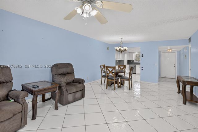 9721 Sunrise Lakes Blvd 102, Sunrise, FL 33322