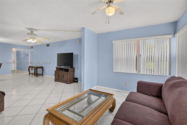9721 Sunrise Lakes Blvd 102, Sunrise, FL 33322