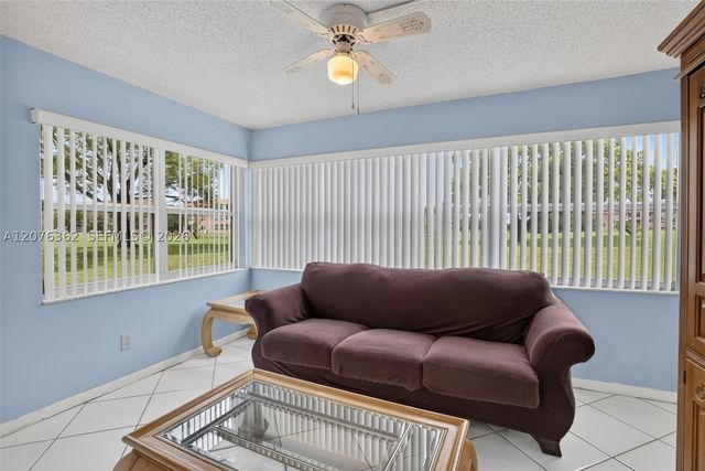 9721 Sunrise Lakes Blvd 102, Sunrise, FL 33322