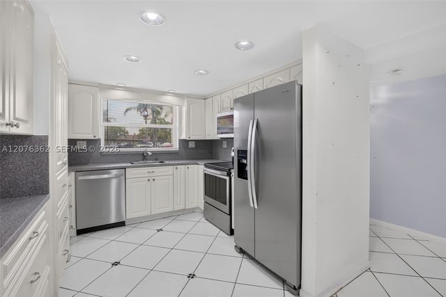 9721 Sunrise Lakes Blvd 102, Sunrise, FL 33322