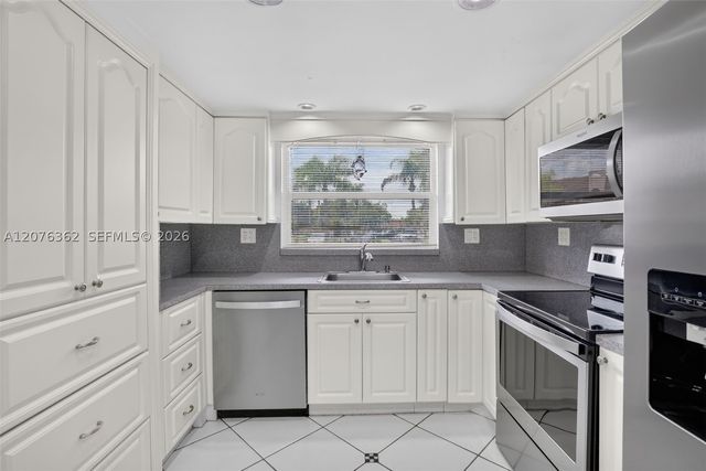 9721 Sunrise Lakes Blvd 102, Sunrise, FL 33322