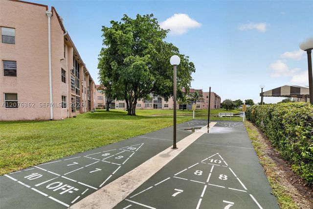 9721 Sunrise Lakes Blvd 102, Sunrise, FL 33322