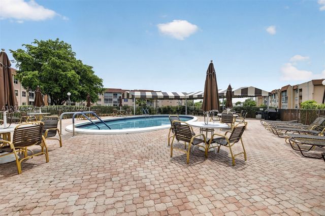 9721 Sunrise Lakes Blvd 102, Sunrise, FL 33322