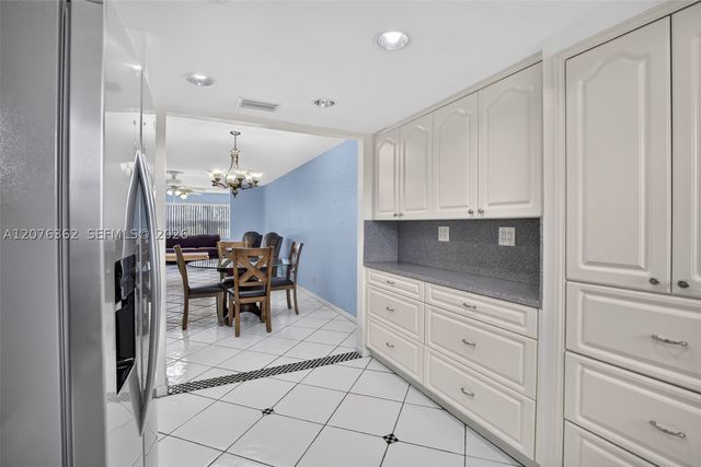 9721 Sunrise Lakes Blvd 102, Sunrise, FL 33322