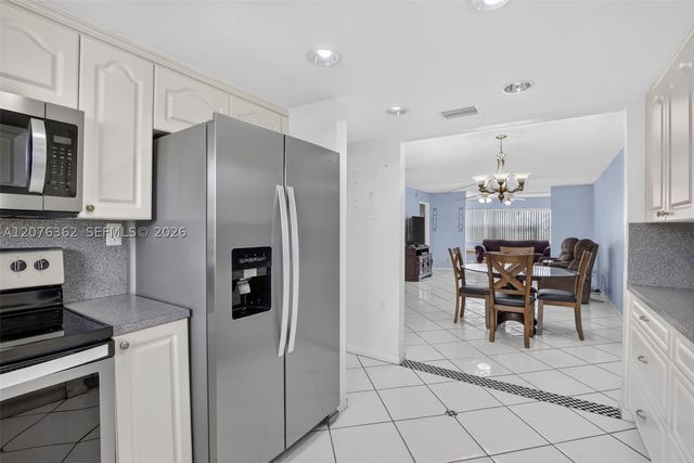 9721 Sunrise Lakes Blvd 102, Sunrise, FL 33322