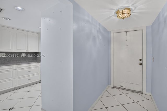 9721 Sunrise Lakes Blvd 102, Sunrise, FL 33322